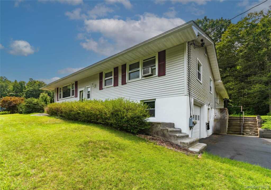 68 Parkcrest Drive, Rosendale, NY 12472 - Photo 2 of 41