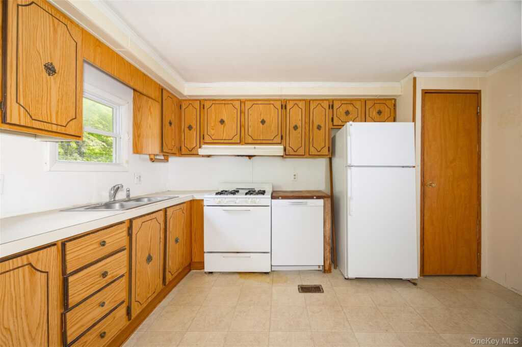 532 River Road, Rhinebeck, NY 12572 - Photo 10 of 30