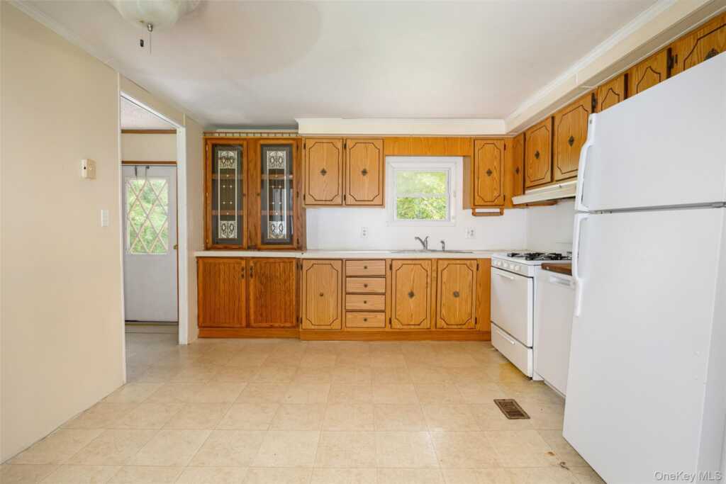 532 River Road, Rhinebeck, NY 12572 - Photo 4 of 30