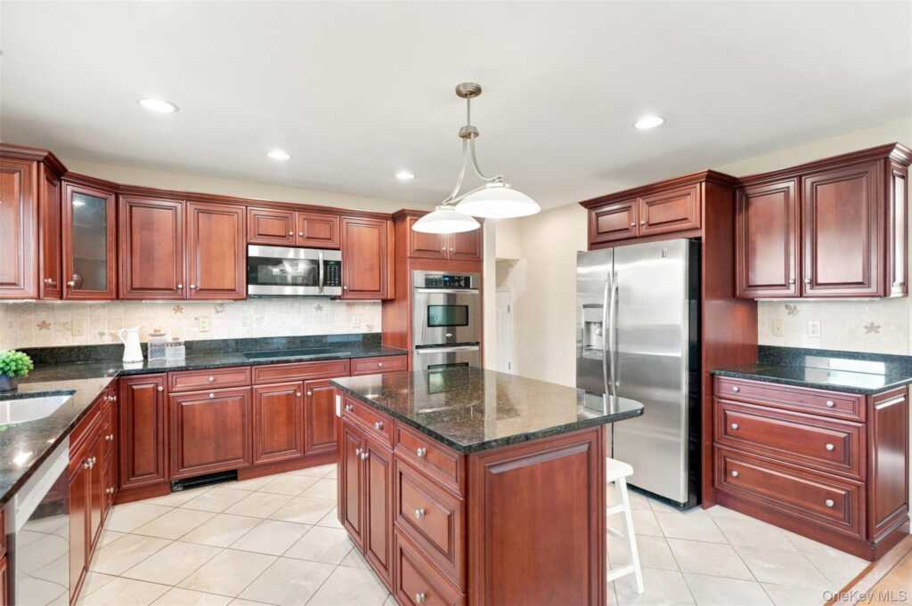 575 Lucas Avenue Extension, Hurley, NY 12443 - Photo 16 of 37