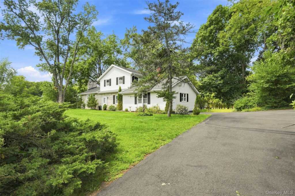 575 Lucas Avenue Extension, Hurley, NY 12443 - Photo 2 of 37