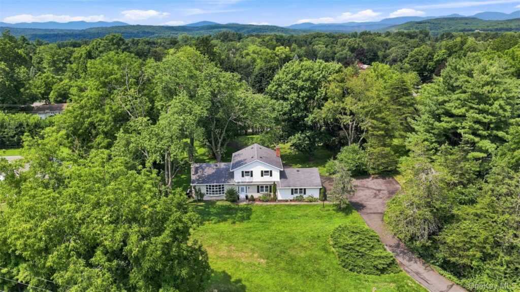 575 Lucas Avenue Extension, Hurley, NY 12443 - Photo 4 of 37