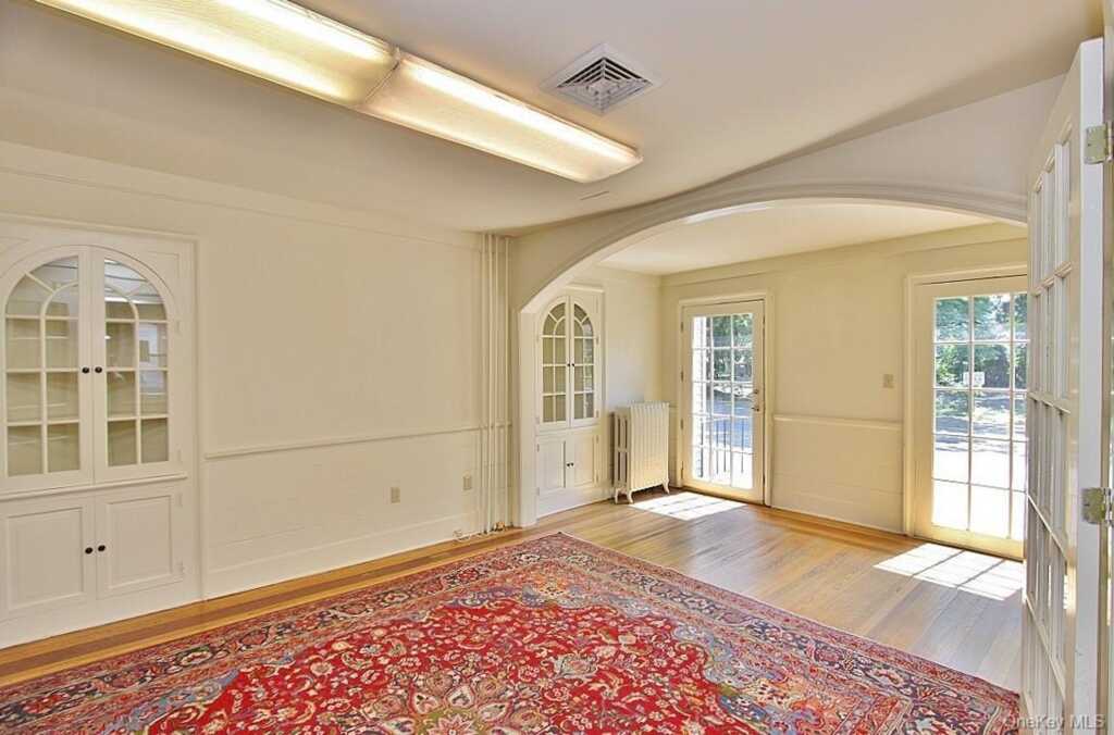 231 Clinton Avenue, Kingston, NY 12401 - Photo 11 of 31