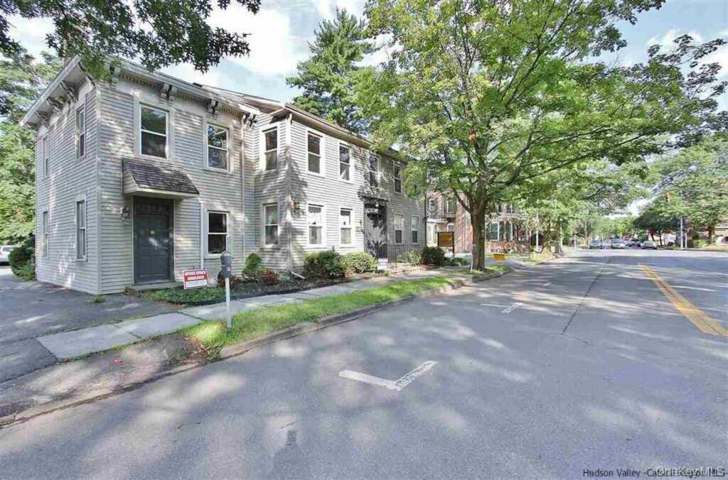 231 Clinton Avenue, Kingston, NY 12401 - Photo 4 of 31