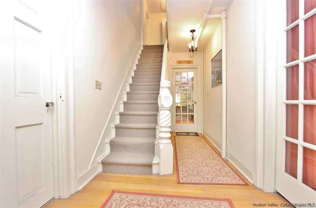 231 Clinton Avenue, Kingston, NY 12401 - Photo 8 of 31
