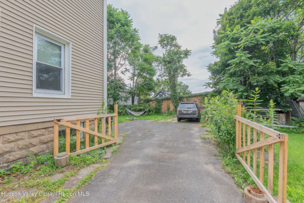 121 Pine Grove Avenue, Kingston, NY 12401 - Photo 2 of 39