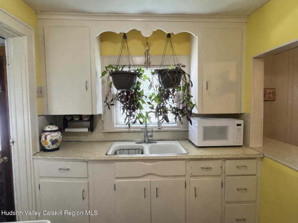 16 Esopus Avenue, Kingston, NY 12401 - Photo 7 of 18