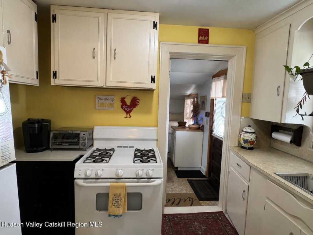 16 Esopus Avenue, Kingston, NY 12401 - Photo 8 of 18