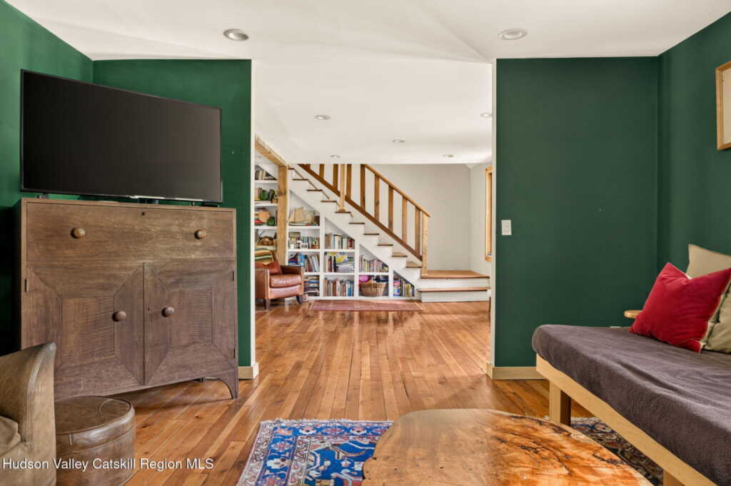 325 Morgan Hill Road, Hurley, NY 12443 - Photo 10 of 32