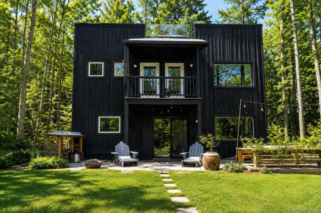 15 Lake View Drive, Woodstock, NY 12448