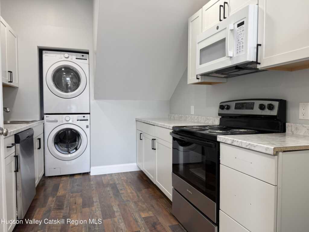 110 Partition Street, Unit #2, Saugerties, NY 12477 - Photo 3 of 11