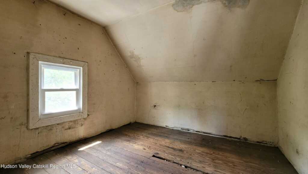 24 Clinton Avenue, Kingston, NY 12401 - Photo 17 of 20