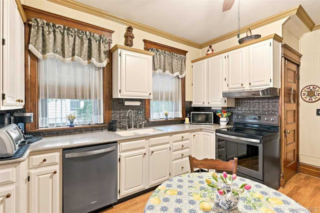 349 Albany Avenue, Kingston, NY 12401 - Photo 14 of 40