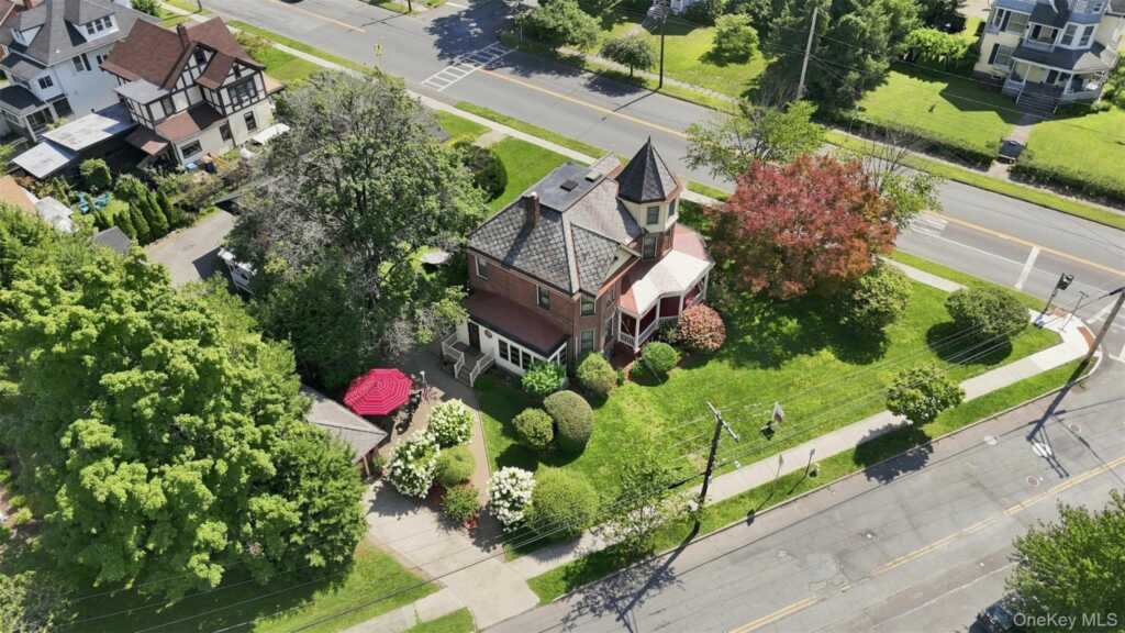 349 Albany Avenue, Kingston, NY 12401 - Photo 4 of 40