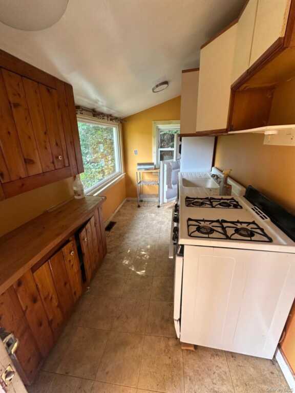 348-354 Binnewater Road, Rosendale, NY 12401 - Photo 10 of 40