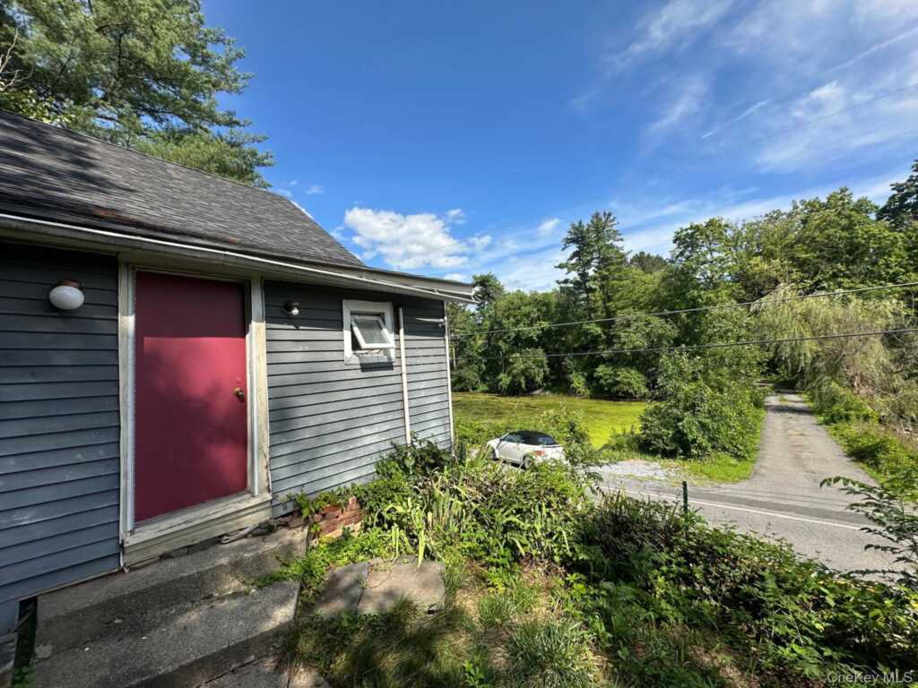 348-354 Binnewater Road, Rosendale, NY 12401 - Photo 5 of 40