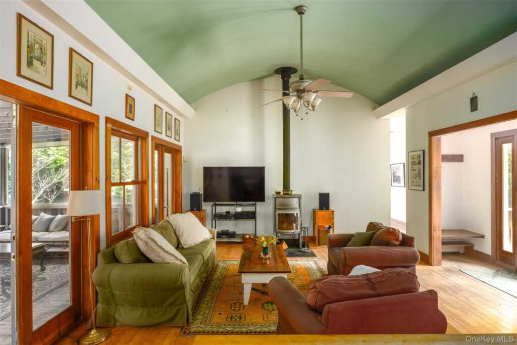 248 Stoll Road, Saugerties, NY 12477 - Photo 4 of 23