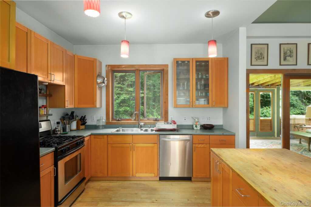 248 Stoll Road, Saugerties, NY 12477 - Photo 5 of 23