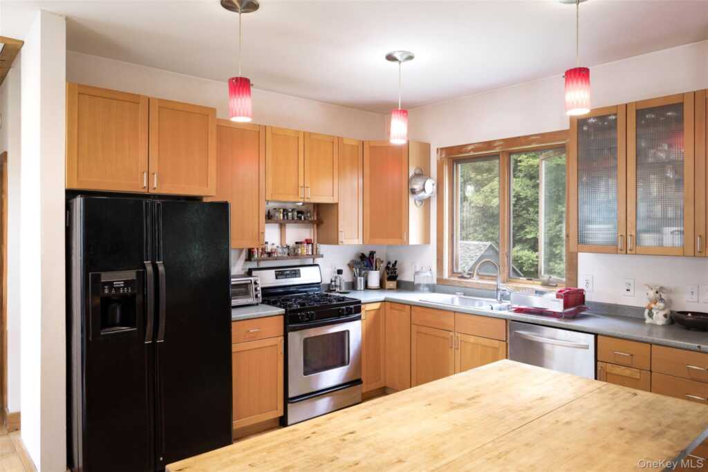 248 Stoll Road, Saugerties, NY 12477 - Photo 8 of 23