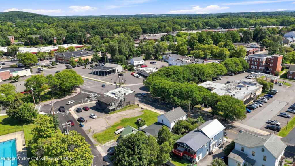 377 Washington Avenue, Kingston, NY 12401 - Photo 8 of 35