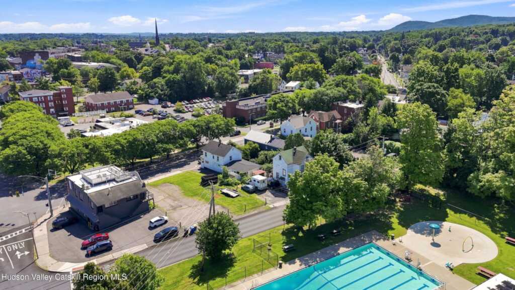 377 Washington Avenue, Kingston, NY 12401 - Photo 9 of 35