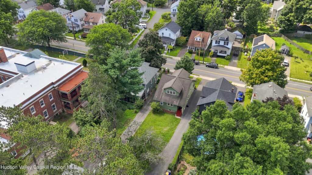 88 Washington Avenue, Kingston, NY 12401 - Photo 9 of 50