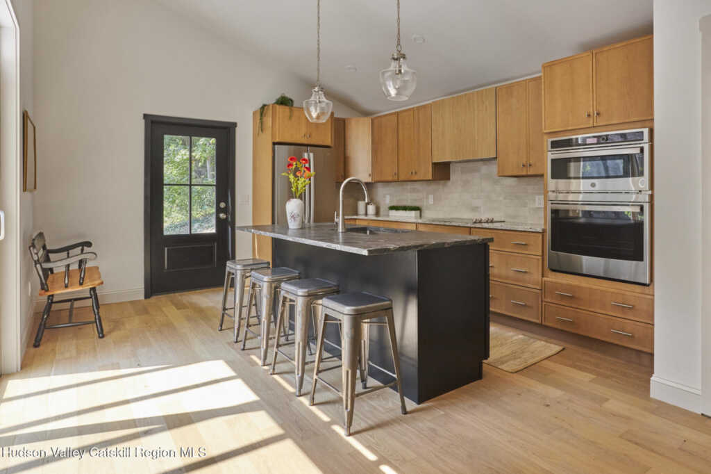 621 Milan Hollow Road, Rhinebeck, NY 12572 - Photo 4 of 18