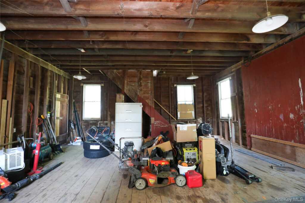 12-16 Lounsbury Place, Kingston, NY 12401 - Photo 16 of 25