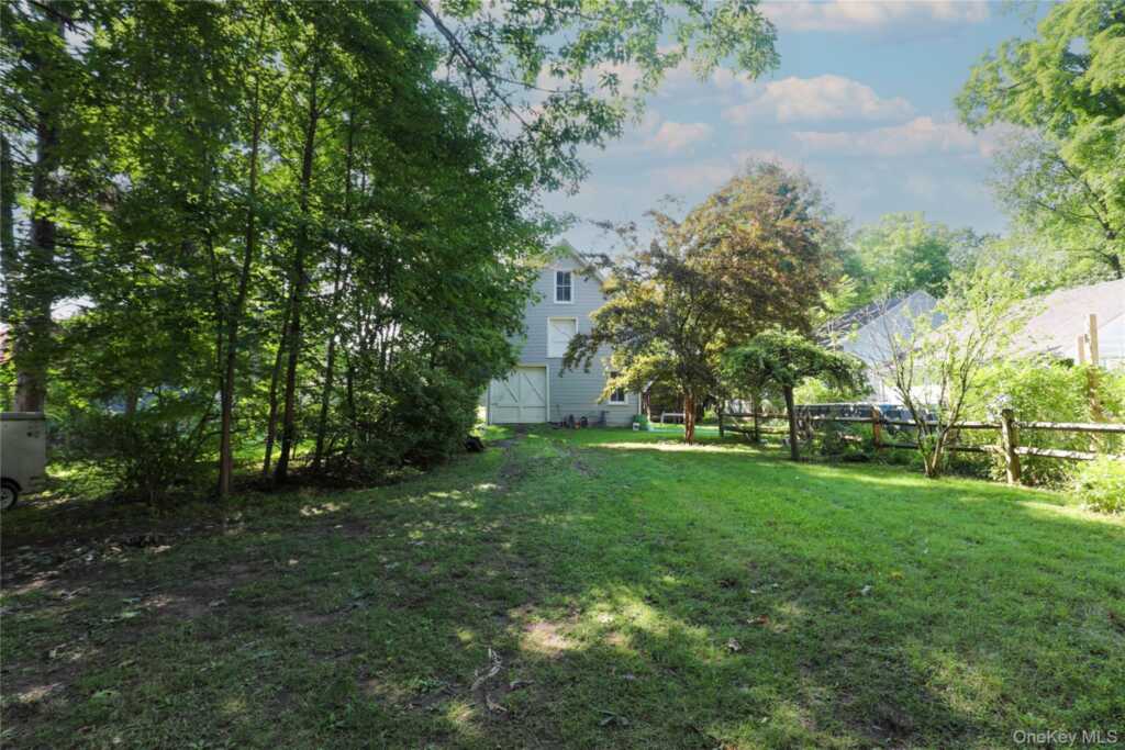 12-16 Lounsbury Place, Kingston, NY 12401 - Photo 4 of 25
