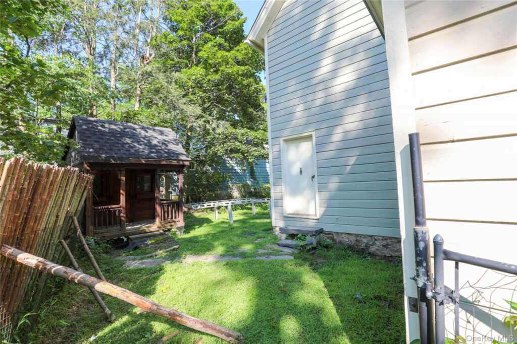 12-16 Lounsbury Place, Kingston, NY 12401 - Photo 8 of 25