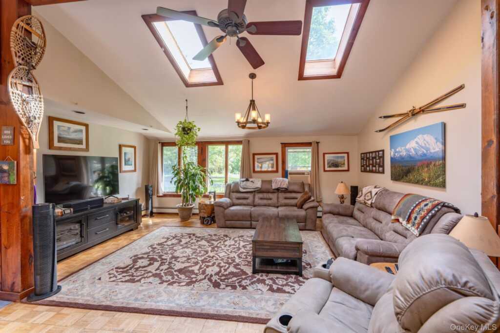 104 Park Place, Saugerties, NY 12477 - Photo 4 of 48