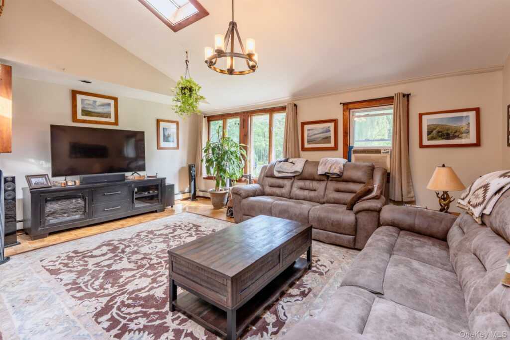 104 Park Place, Saugerties, NY 12477 - Photo 5 of 48