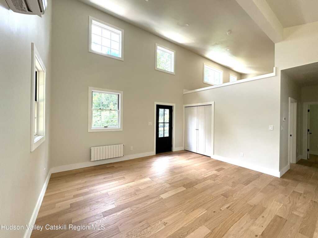 33 Valley Street, Saugerties, NY 12477 - Photo 6 of 38