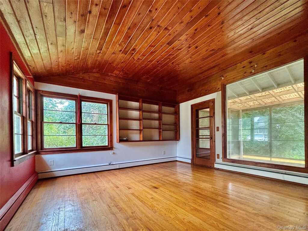110 Montgomery Street, Rhinebeck, NY 12572 - Photo 12 of 28
