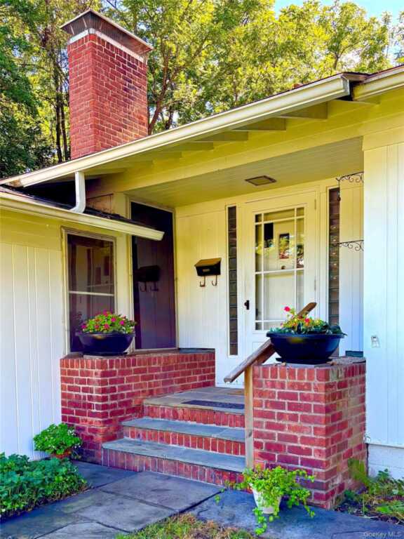 110 Montgomery Street, Rhinebeck, NY 12572 - Photo 2 of 28
