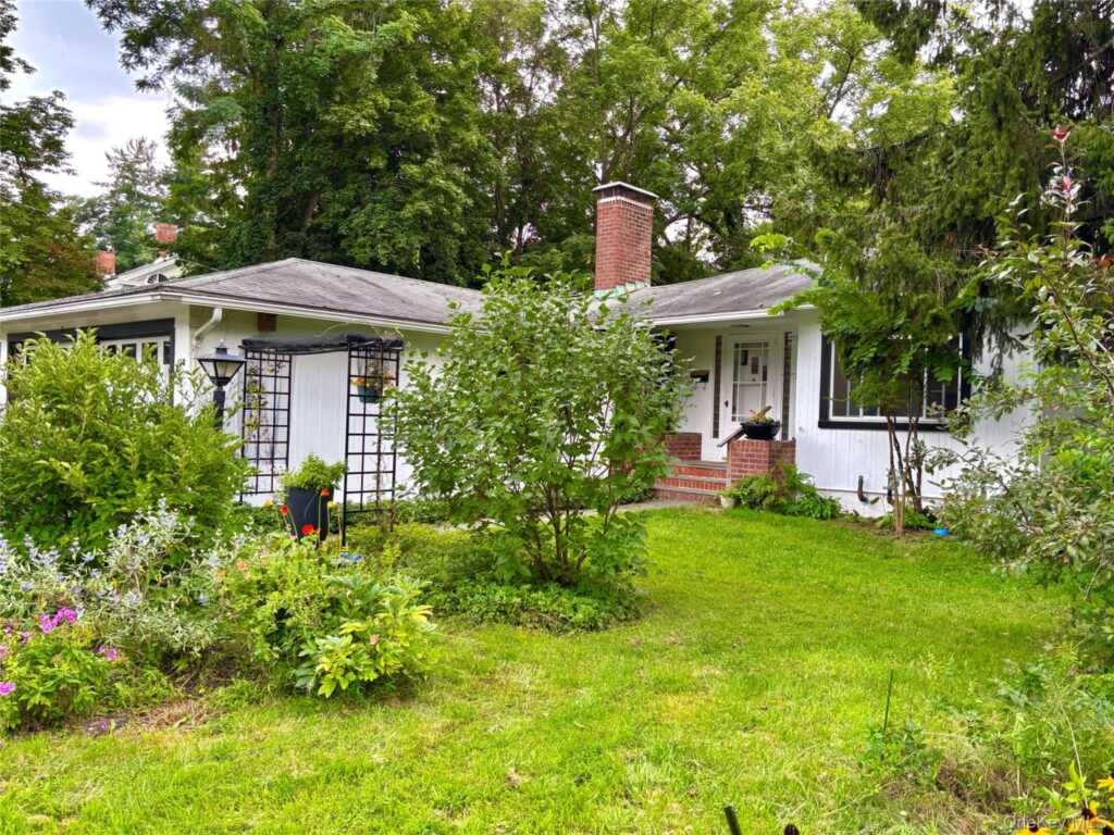 110 Montgomery Street, Rhinebeck, NY 12572 - Photo 3 of 28