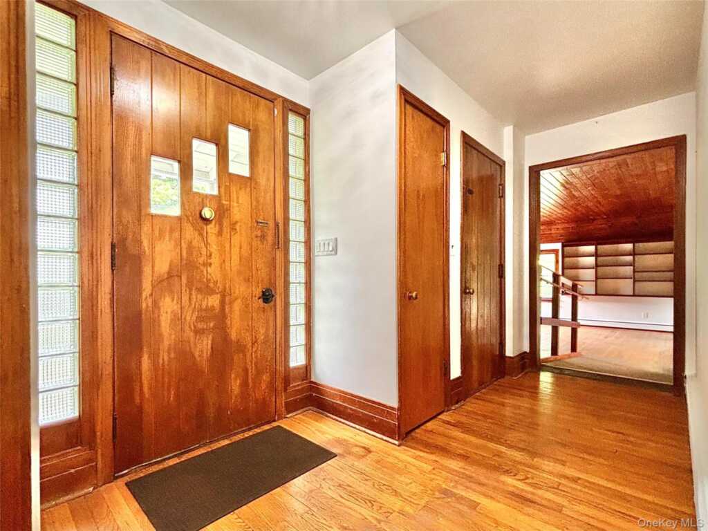110 Montgomery Street, Rhinebeck, NY 12572 - Photo 4 of 28