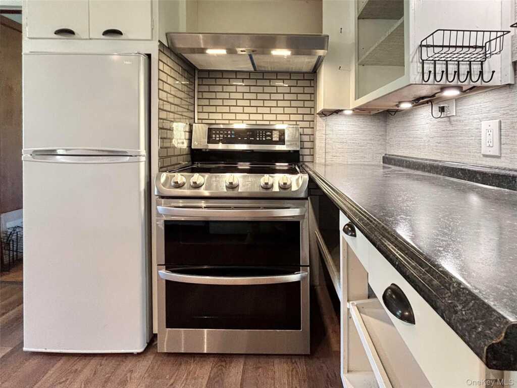 110 Montgomery Street, Rhinebeck, NY 12572 - Photo 8 of 28