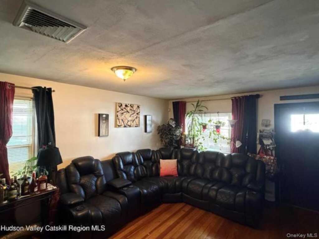 94 Oneil Street, Kingston, NY 12401 - Photo 3 of 22