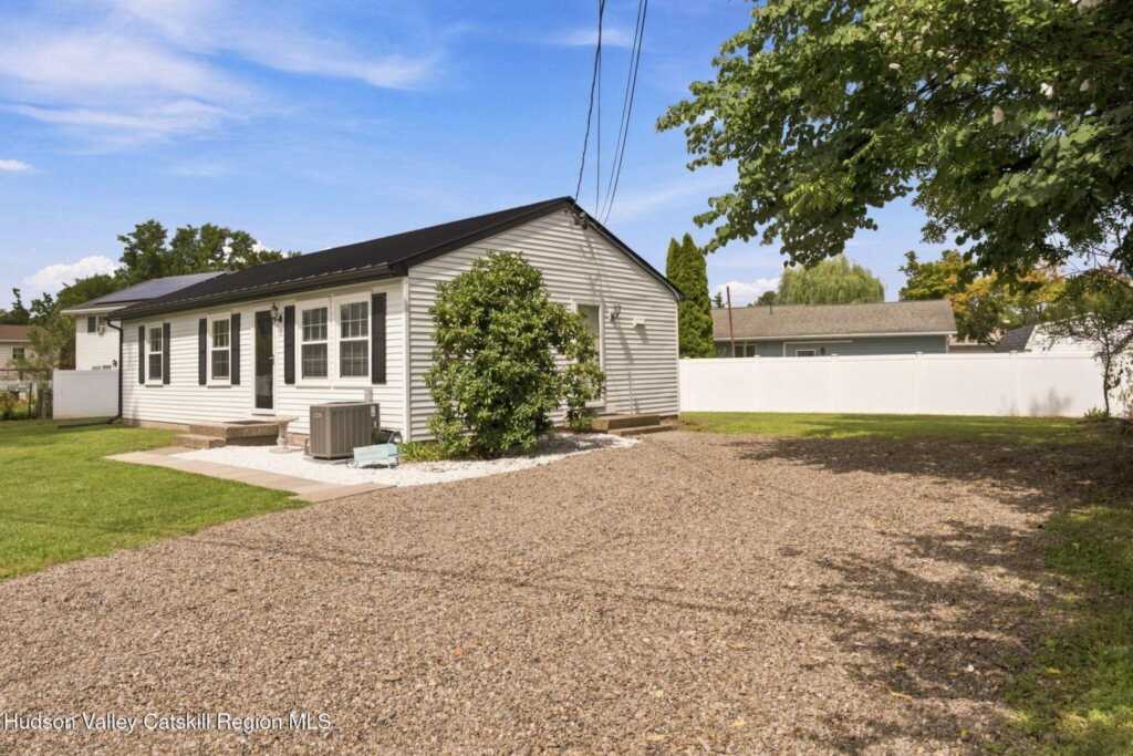 13 Highland Avenue, Saugerties, NY 12477 - Photo 3 of 38