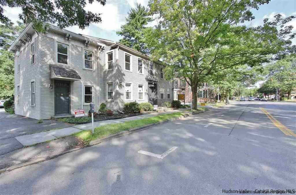 231 Clinton Avenue, Kingston, NY 12401 - Photo 4 of 29