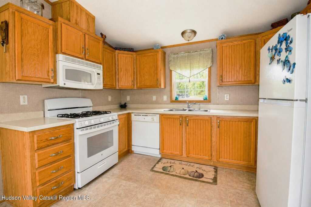 200 Willow Street, Kingston, NY 12401 - Photo 5 of 20