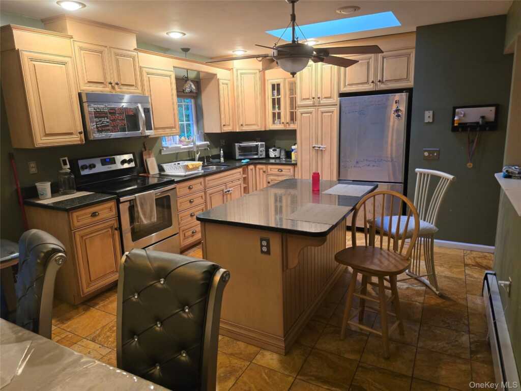 8 Kayleigh Drive, New Paltz, NY 12561 - Photo 2 of 20