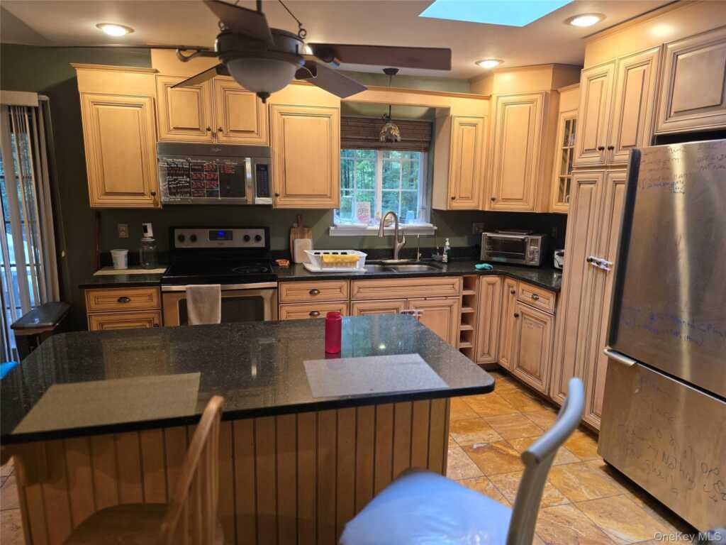 8 Kayleigh Drive, New Paltz, NY 12561 - Photo 4 of 20