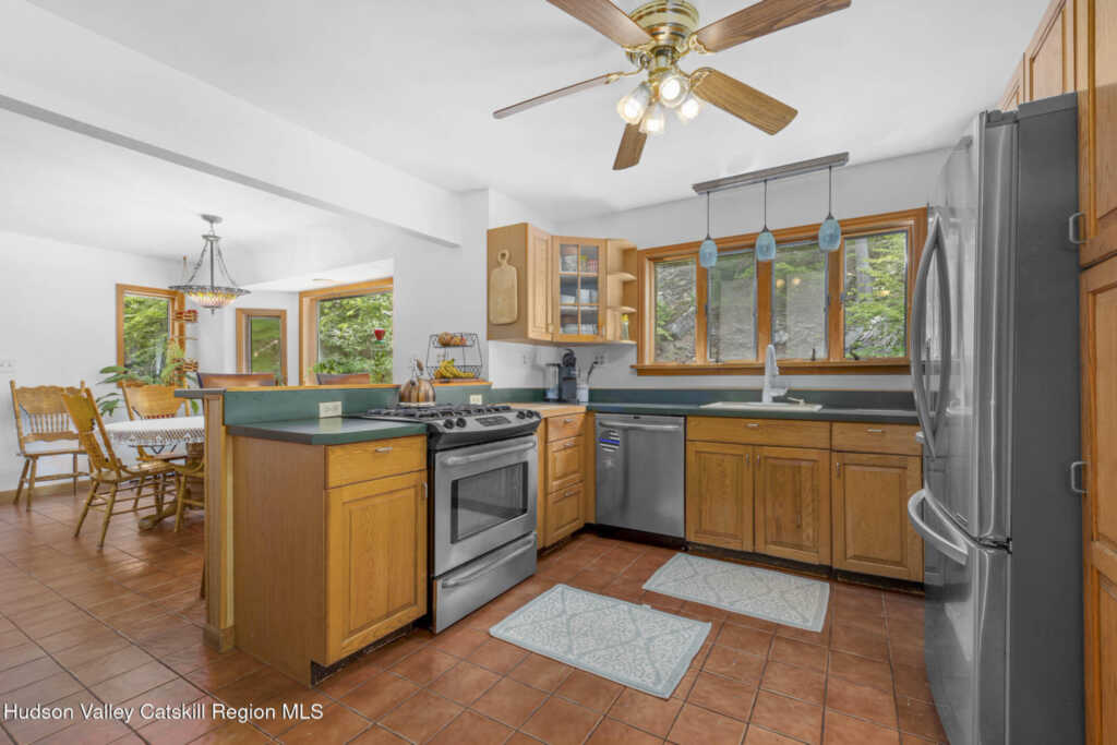 231 Manorville Road, Saugerties, NY 12477 - Photo 9 of 46