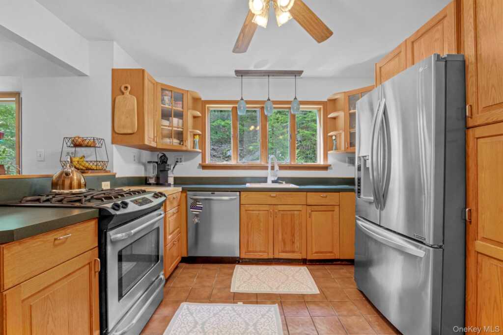 231 Manorville Road, Saugerties, NY 12477 - Photo 10 of 46