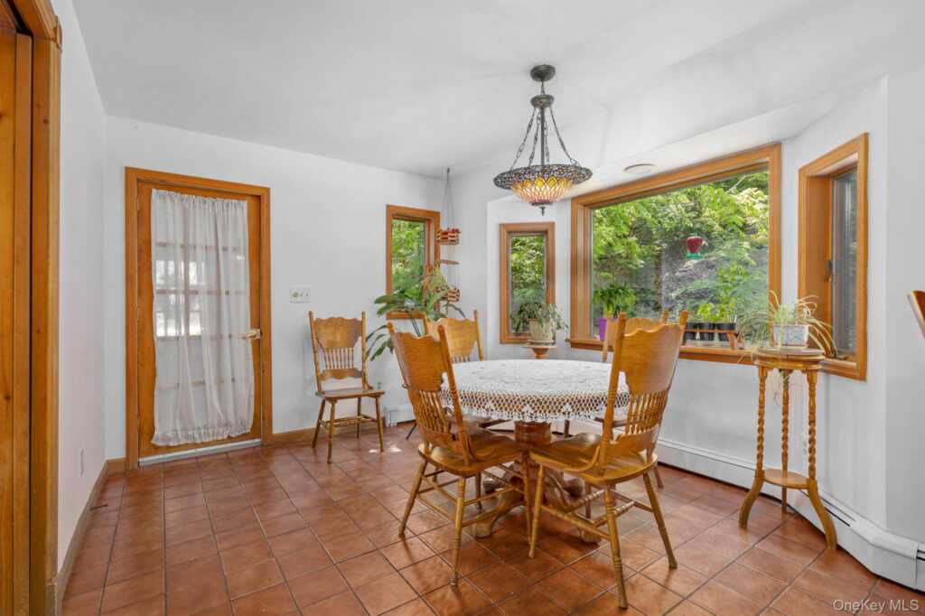 231 Manorville Road, Saugerties, NY 12477 - Photo 7 of 46
