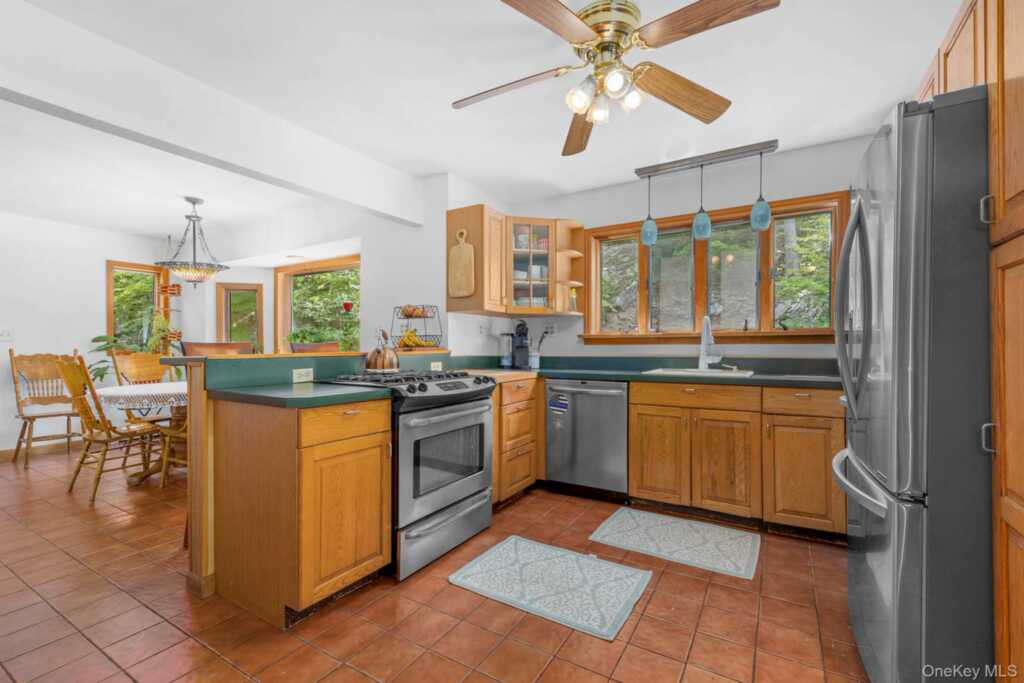 231 Manorville Road, Saugerties, NY 12477 - Photo 9 of 46