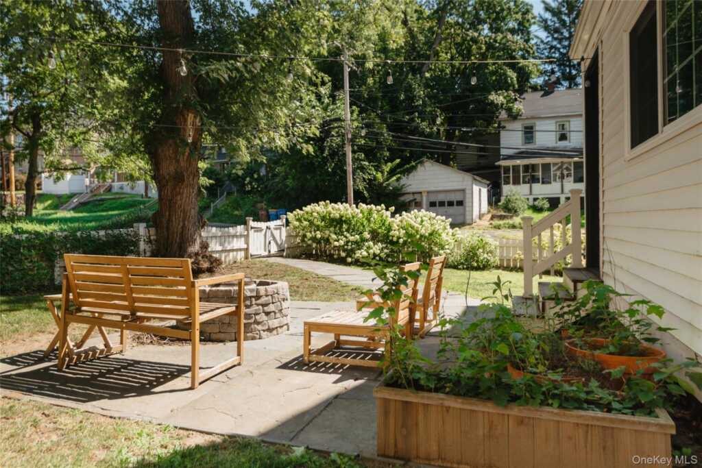 328 Hasbrouck Avenue, Kingston, NY 12401 - Photo 3 of 34