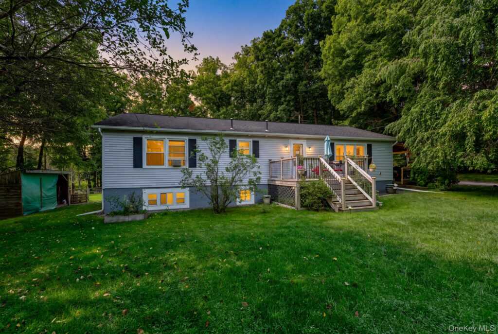 28 Buck Lane, Saugerties, NY 12477